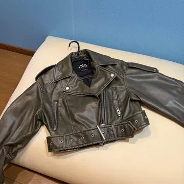 ZARA 크롭 가죽 자켓 올리브 그린