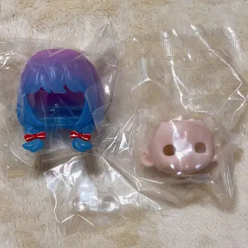 여름날 로로 트윈 헤어와 블랭크 페이스