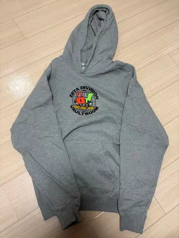ZETA DIVISION VAULTROOM 그레이 후드티