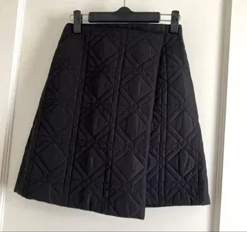 아푸와이저 리셰 블랙 퀼팅 미디 스커트 스코트