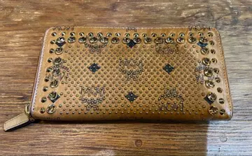 MCM 스터드 부착 장지갑