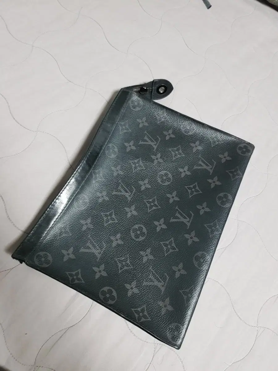 Louis Vuitton Pochette Voyage Clutch
