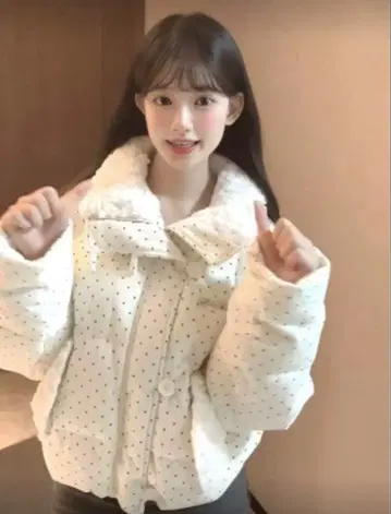 화이트 도트 다운 자켓
