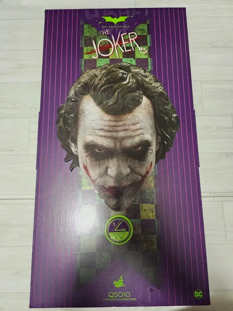 Hot Toys Quarter Joker/Batman (QS009, 010)