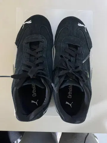 Puma 스웨이드 스니커즈 블랙/화이트