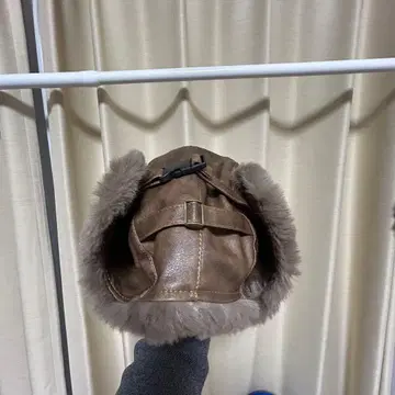 브라운 플라이트 캡 퍼 포함