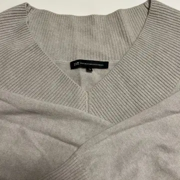 23구 베이지 V넥 니트 스웨터