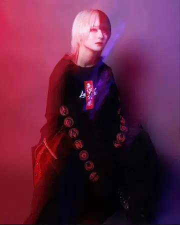 아다나스 아타나주 봉인 롱 티셔츠