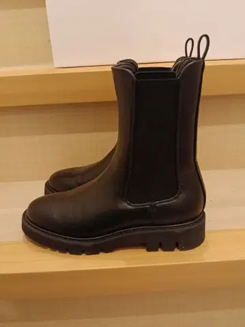 사이드 고어 부츠 블랙 가죽 통굽