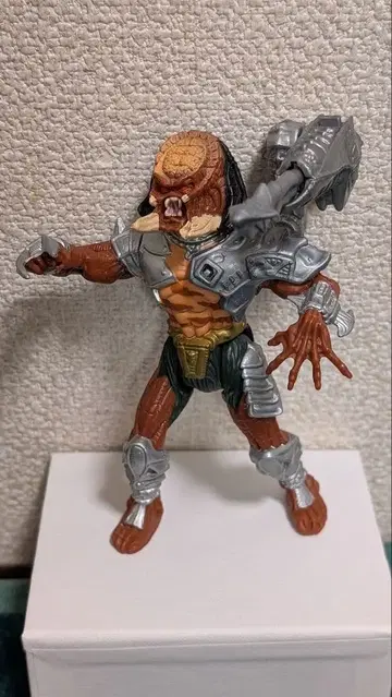 케너 프레데터 피규어