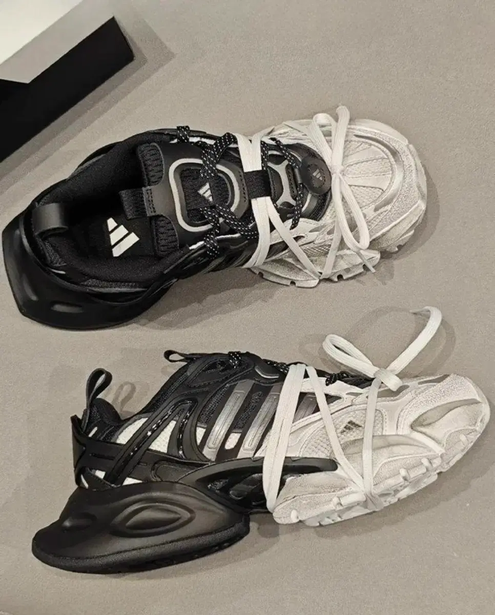 Adidas Vento XLG Runner Deluxe Sneakers White Black