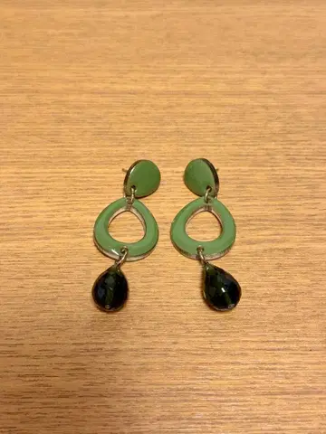 ROSSO 녹색 그린 드롭형 귀찌 크리스탈 흔들림