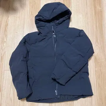 UNIQLO M 사이즈 심리스 다운 자켓