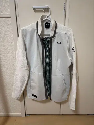 오클리 스웨터 자켓 화이트