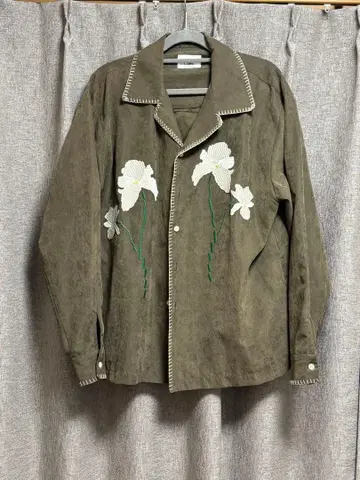 꽃무늬 자수 브라운 스웨이드풍 셔츠 Camphor wood