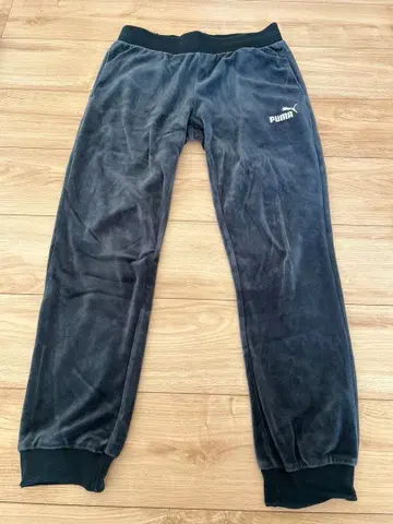 PUMA 벨로아 소재 캐주얼 팬츠 블랙