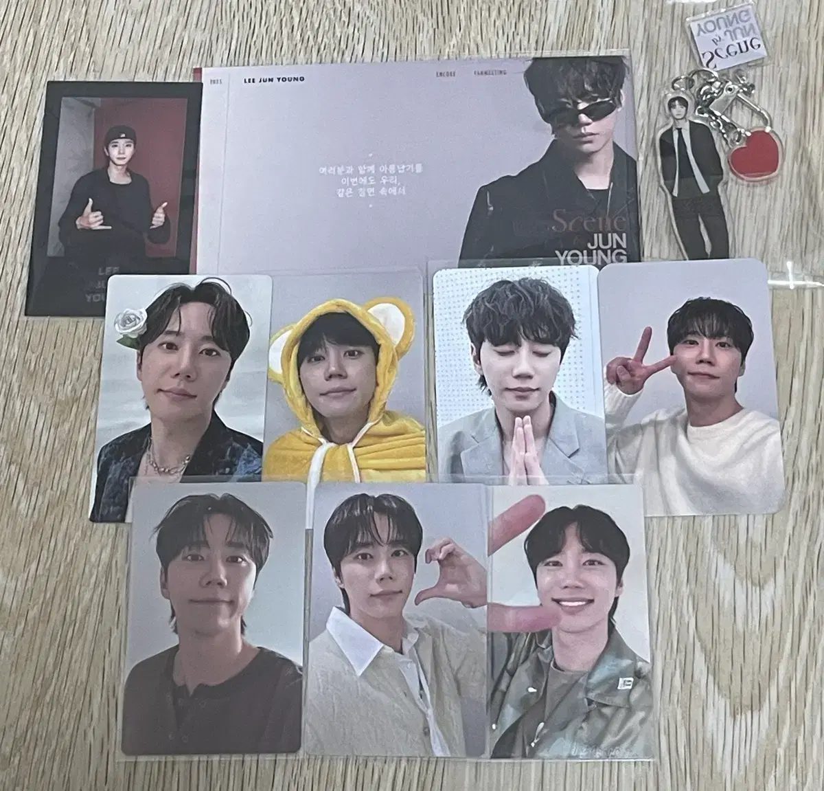 Lee Jun-yeong afternoon show poca + Jump Up Kero blanket poca