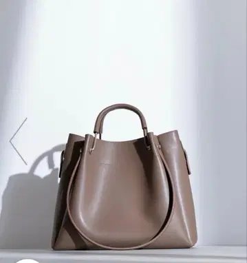 메탈 핸들 턱 숄더백 그레이지