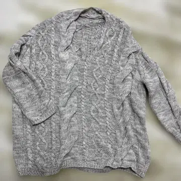 안티카 그레이 케이블 니트 긴팔