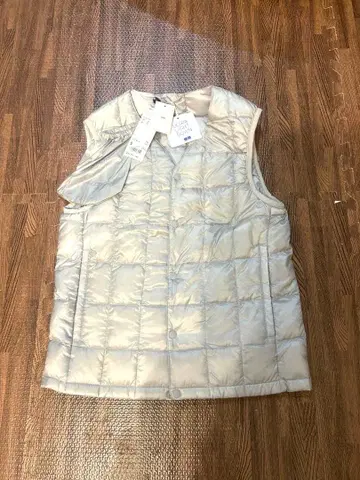 택 포함 새상품 유니클로 울트라 라이트 다운 컴팩트 V넥 베스트