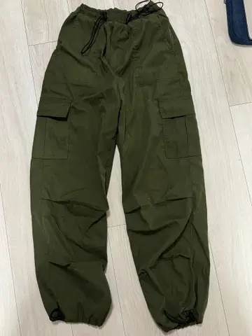 카고 팬츠 카키색
