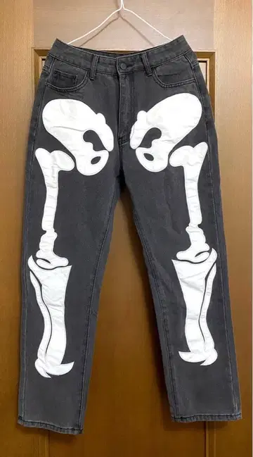 뼈 본 디자인 데님