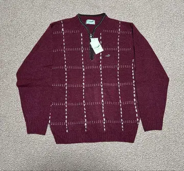 크로커다일 버건디 체크 무늬 니트 스웨터