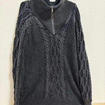 다크 그레이 하이넥 니트