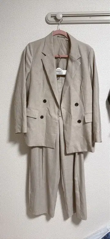 GU 더블 브레스트 자켓, 벨티드 스트레이트 팬츠