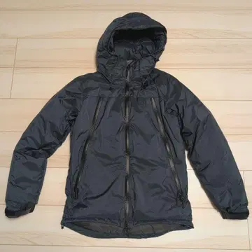 iD 다크 그레이 후드 부착 다운 자켓