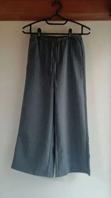 H&M 스트라이프 팬츠