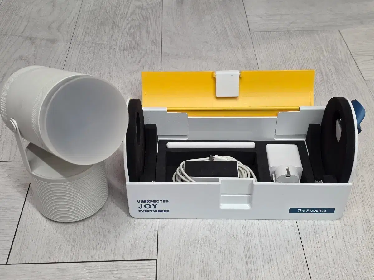 The Freestyle Beam Projector Samsung Battery Pack with Case