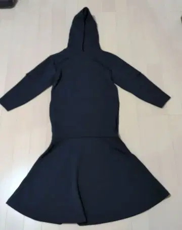 emmi 후드 부착 원피스 네이비