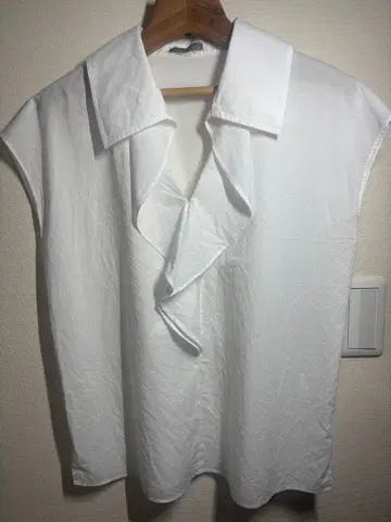 Theory luxe 슬리브리스 블라우스