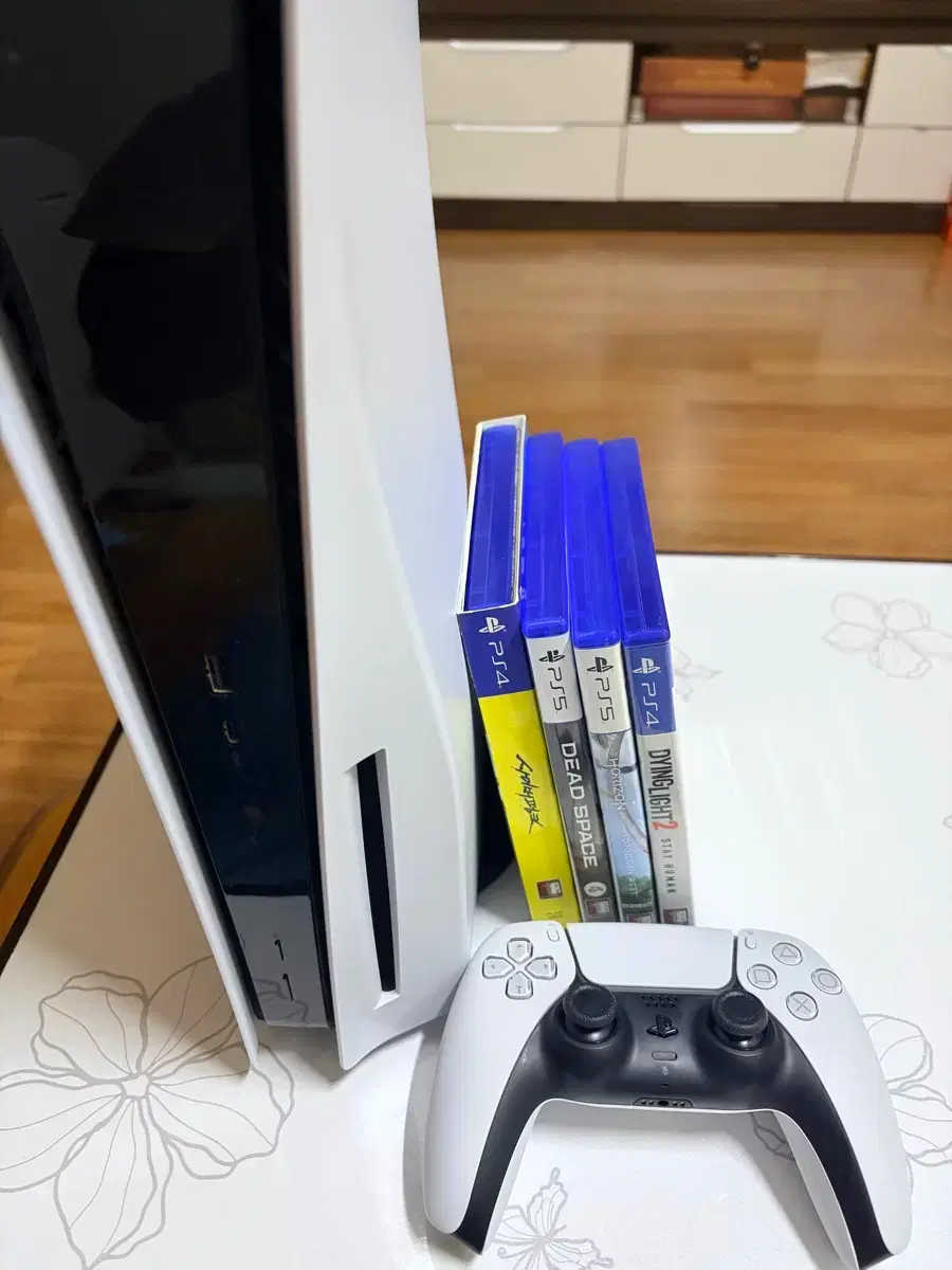 PS5 Disc Console White + DualSense Controller