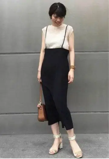 NOBLE 숄더 스트랩 살로펫 스커트