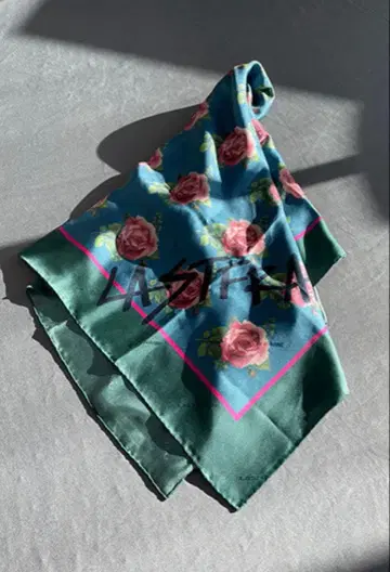 LASTFRAME ROSE SCARF