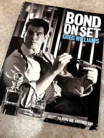 BOND ON SET (007/다이 어나더 데이 메이킹 도서) 영문판