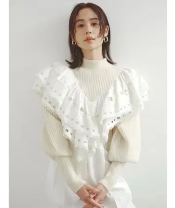 SNIDEL 스나이델 프릴 화이트 니트 스웨터