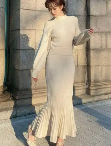 RESEXXY 머메이드 실루엣 원피스 아이보리