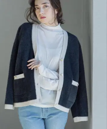 페더얀 배색 V넥 가디건