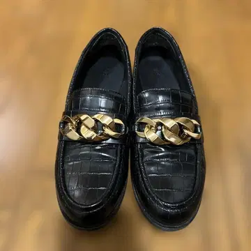 ZARA 블랙 로퍼 40 골드 체인