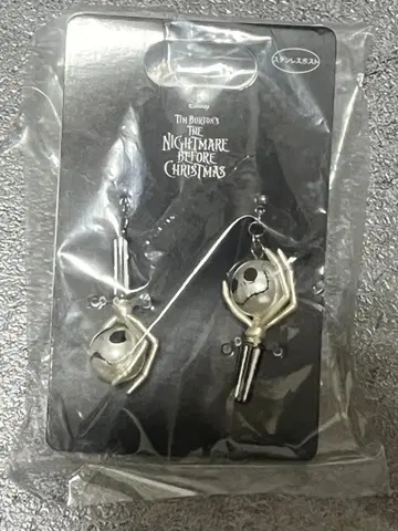 잭 스켈링턴 귀걸이 스윙 비대칭