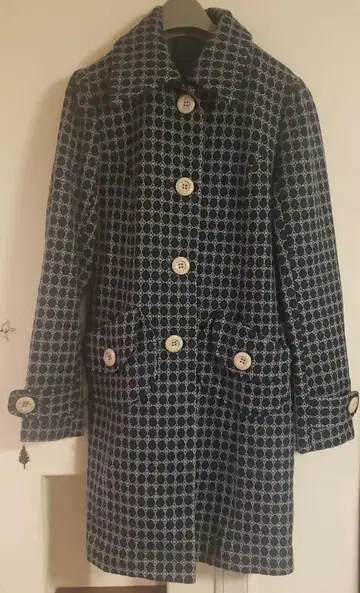 레트로한 기하학 패턴의 코트 다크 그린 모리걸