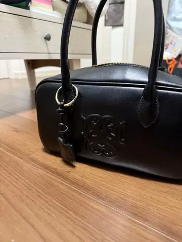 블랙 가죽 숄더백