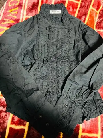 [ 거의 새상품 ] Innocent World 블랙 블라우스