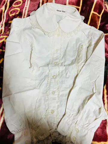 [ 거의 새상품 ] Innocent World 생성 블라우스