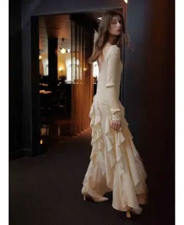 택 포함 새상품 [Aimeine] 백 오픈 프릴 도킹 원피스