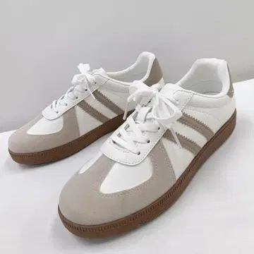 새상품 여성용 22.5cm 저먼 트레이너 스니커즈 옅은 브라운 3467W