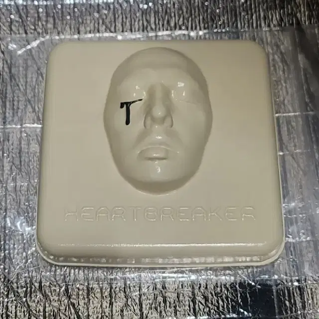 지드래곤 하트브레이커 초판 앨범 최저가 팝니다!